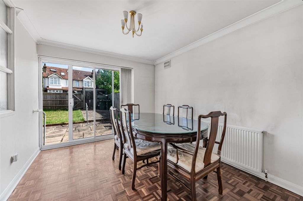 Property photo 3 of 16 18_86200.Jpg
