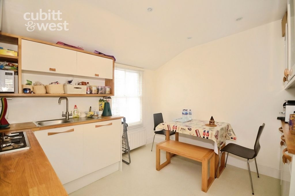 Property photo 3 of 7 Kitchen