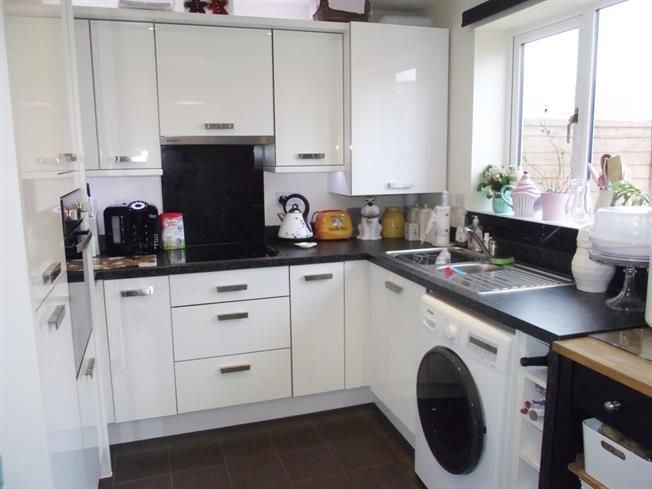 Property photo 3 of 11 Kitchen