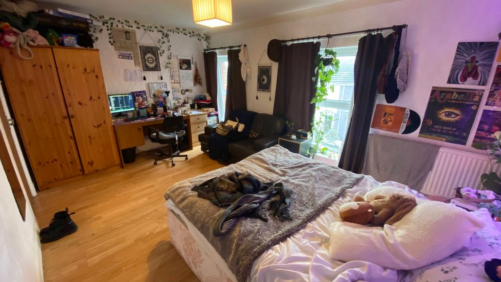 Property photo 3 of 11