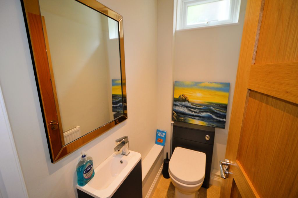 Property photo 3 of 15 Cloakroom