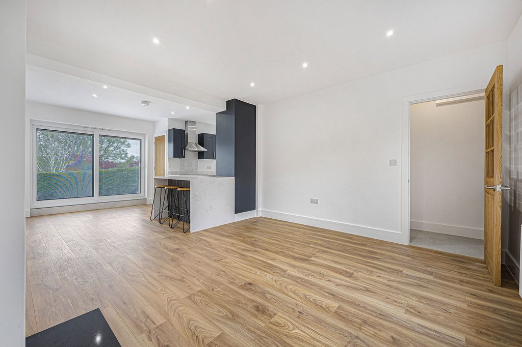 Property photo 3 of 40