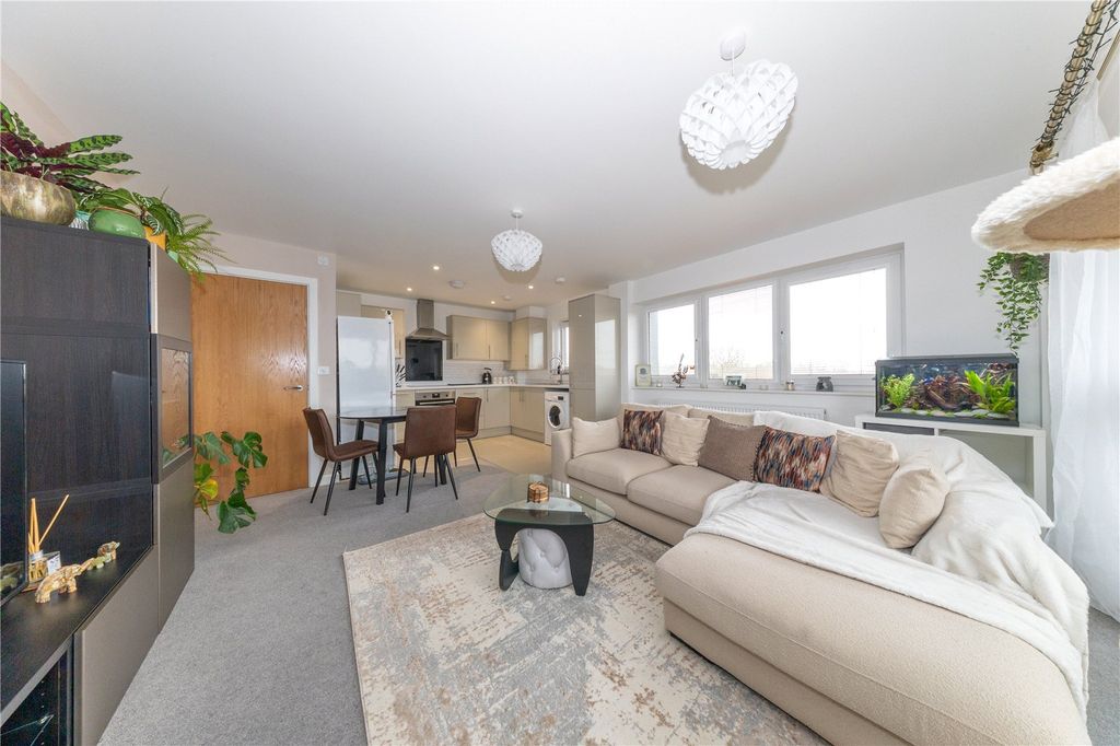 Property photo 3 of 15 Open-Plan Living