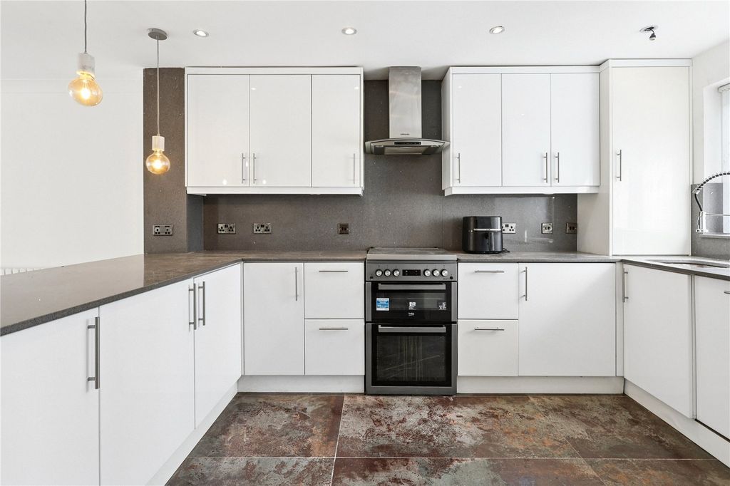 Property photo 2 of 11 Kitchen