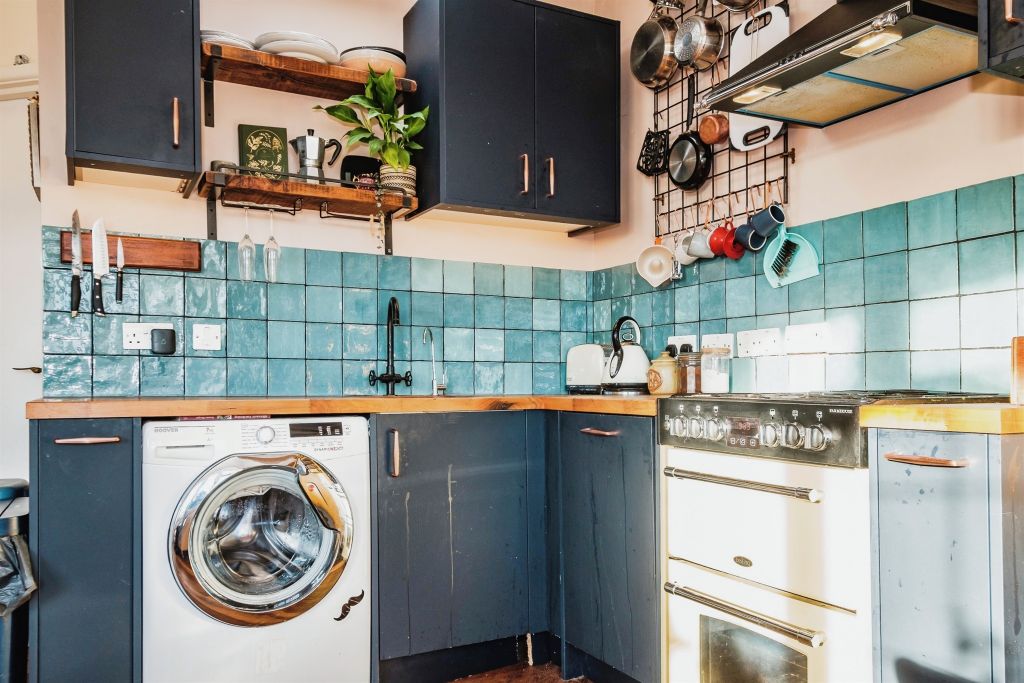 Property photo 3 of 13 Kitchen