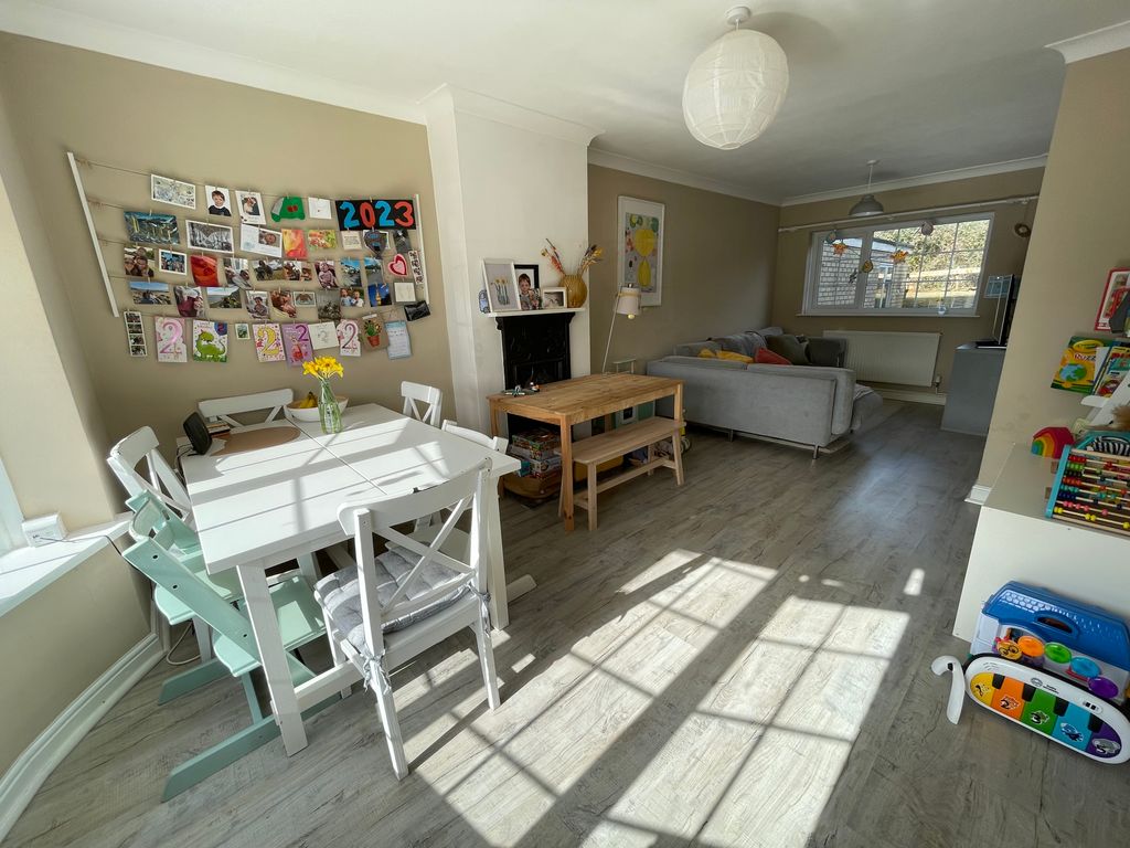 Property photo 2 of 10 Living Room/Dining Room Porthcawl Cf36