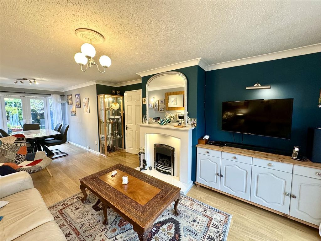 Property photo 3 of 22 Sitting Room Area