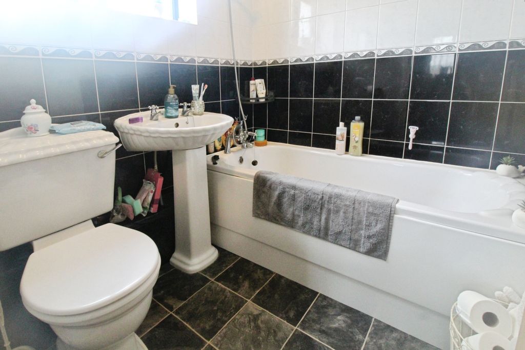 Additional image 5 of 1 bed flat for salePetit Couronne Way, Beccles NR34