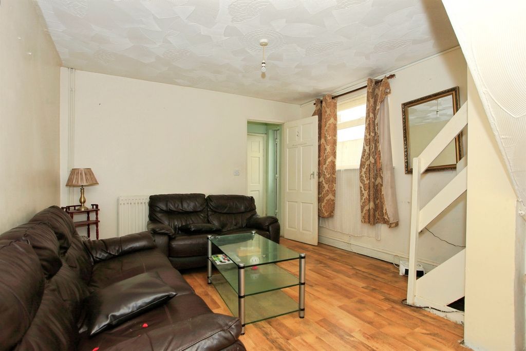 Property photo 3 of 11