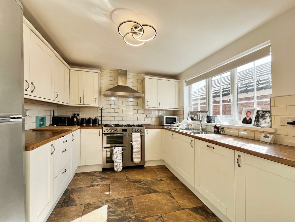 Property photo 2 of 28 3924738