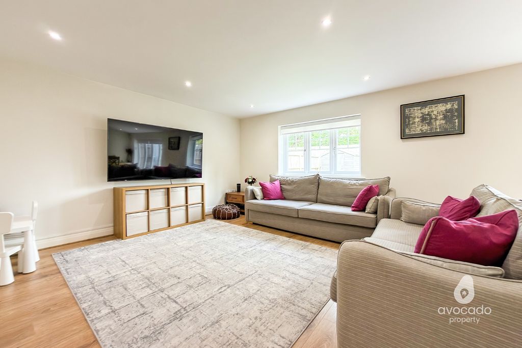 Property photo 3 of 17 5220766