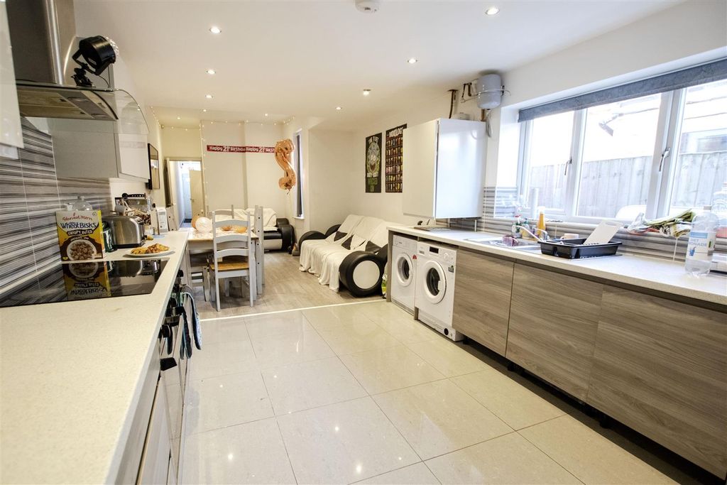 Property photo 3 of 22 Open Plan Kitchen Di