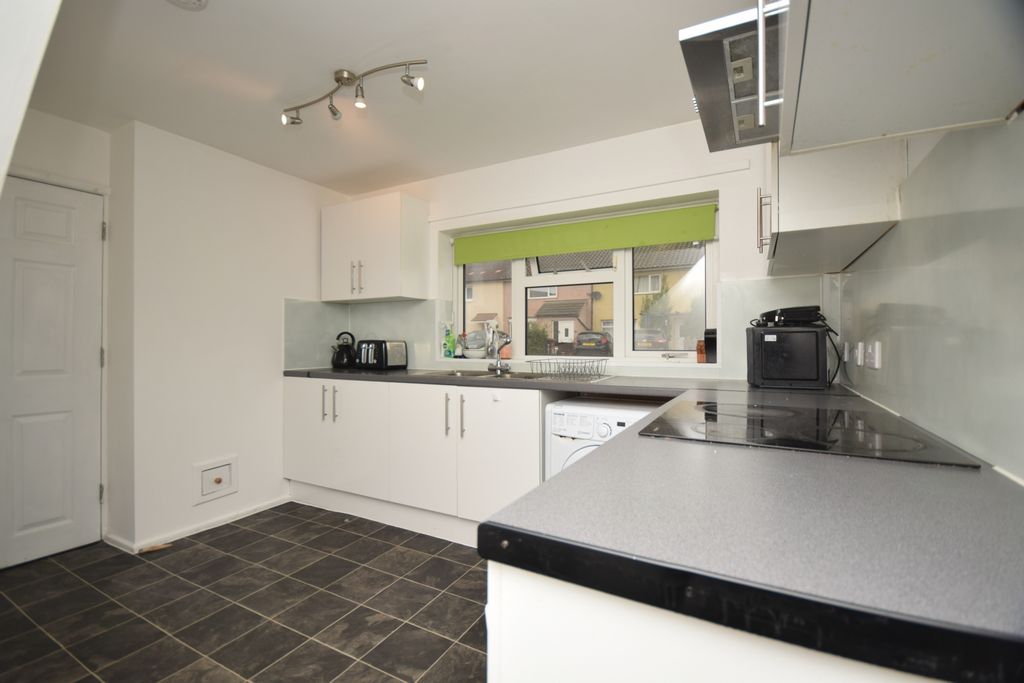 Property photo 3 of 23 Kitchen