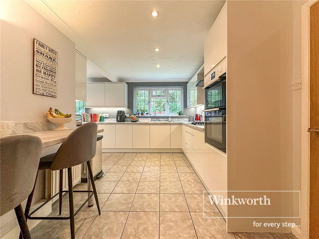 Property photo 2 of 18 Picture No. 24