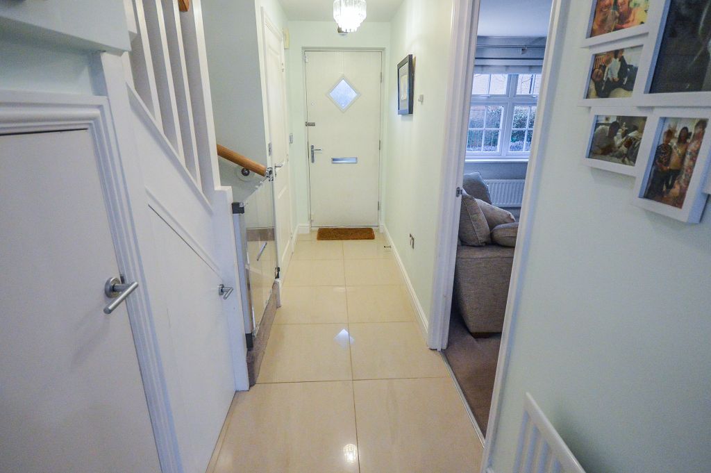 Property photo 2 of 23 Entrance Hall