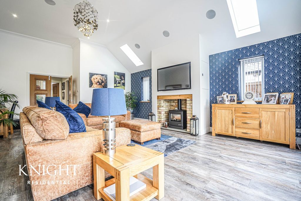 Property photo 2 of 26