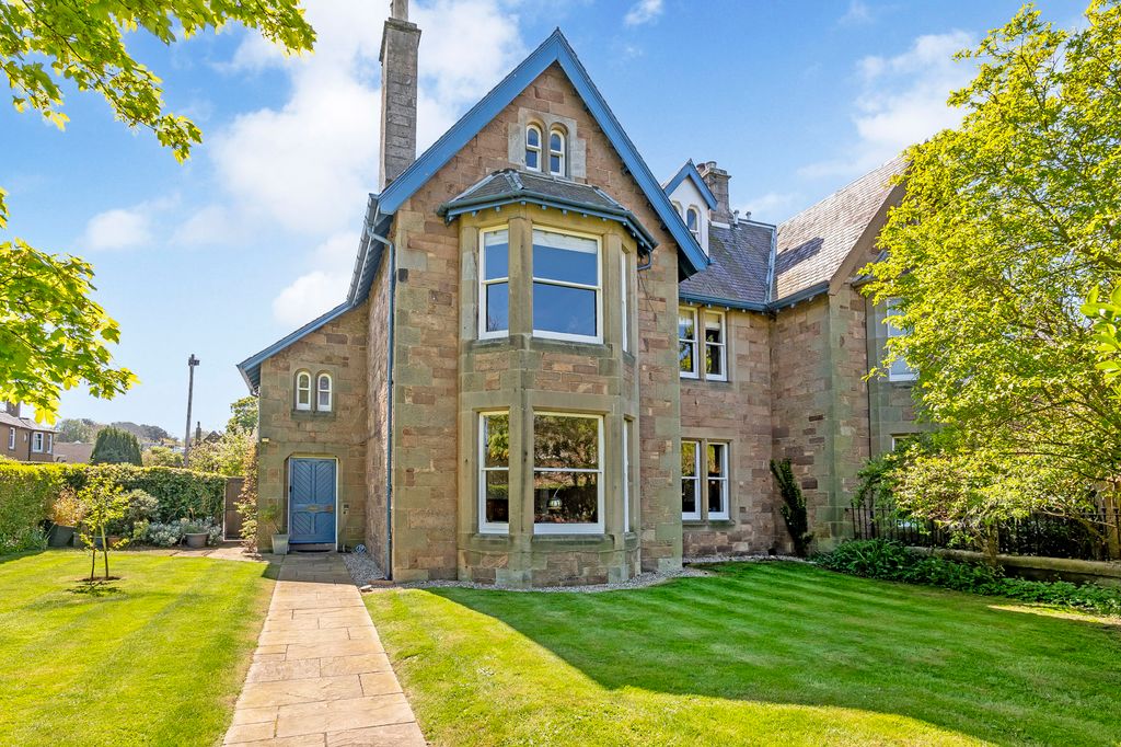 Property photo 1 of 36