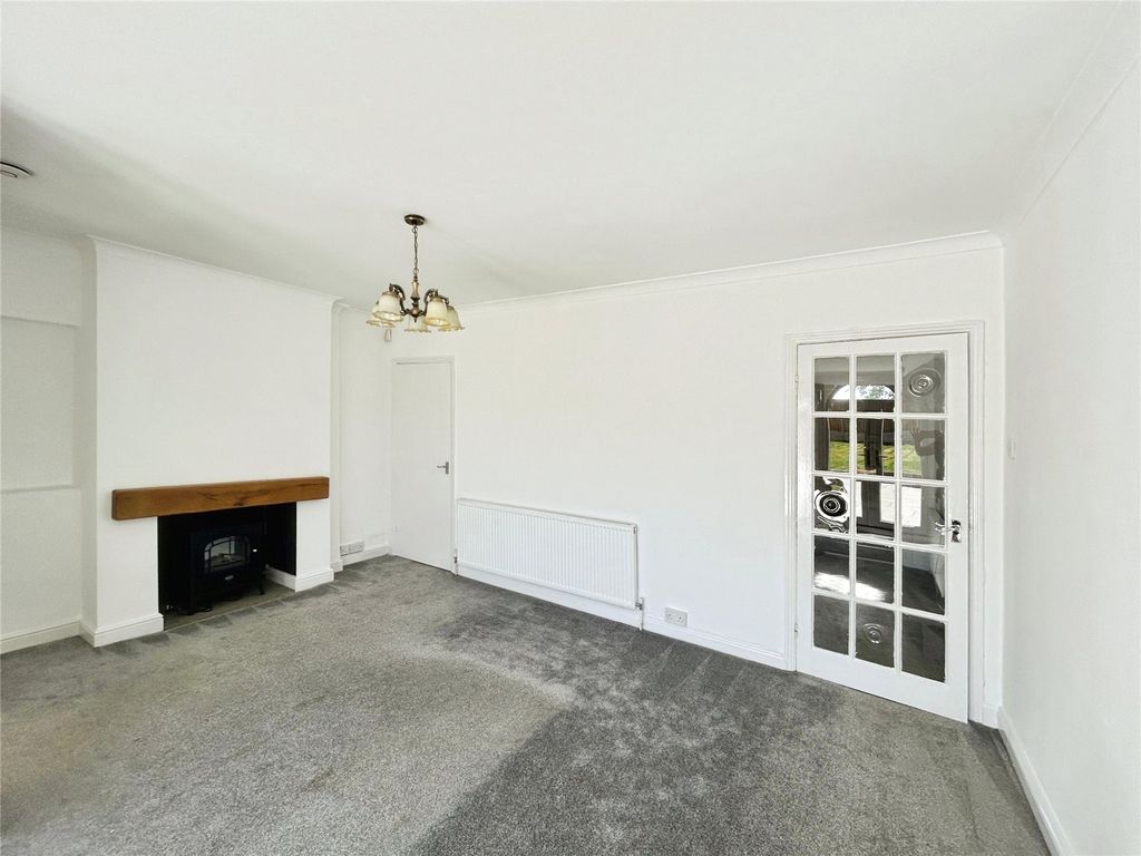 Property photo 3 of 19 Sitting Room