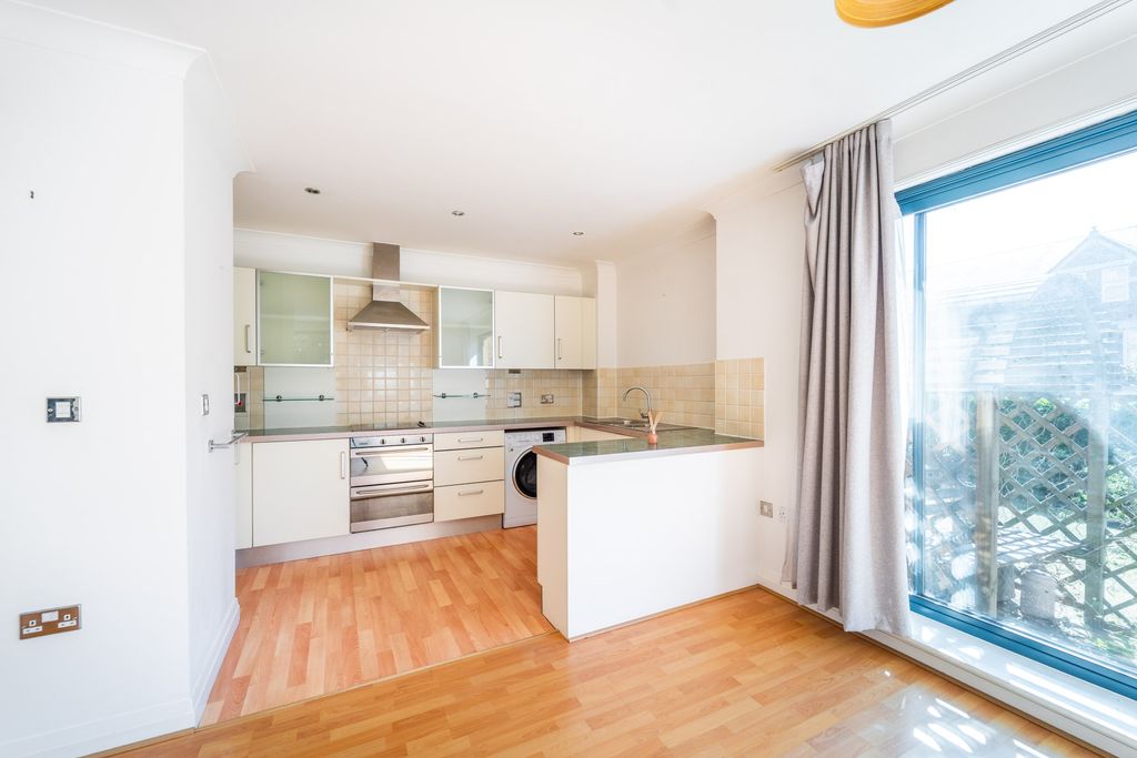 Property photo 3 of 10 Mba04108