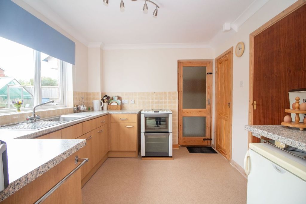 Property photo 2 of 32