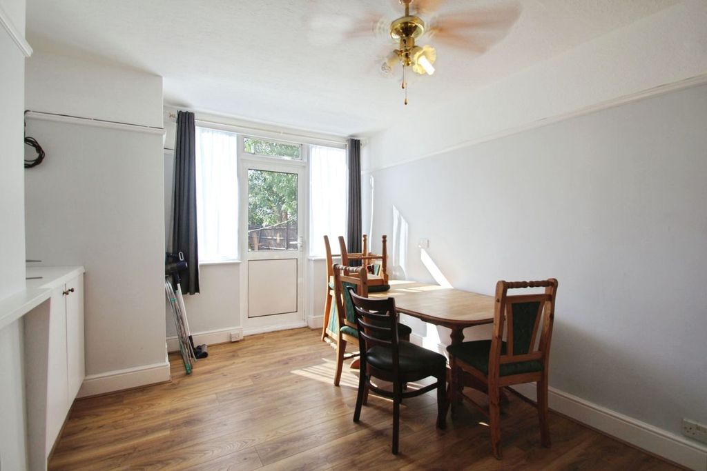 Property photo 2 of 23
