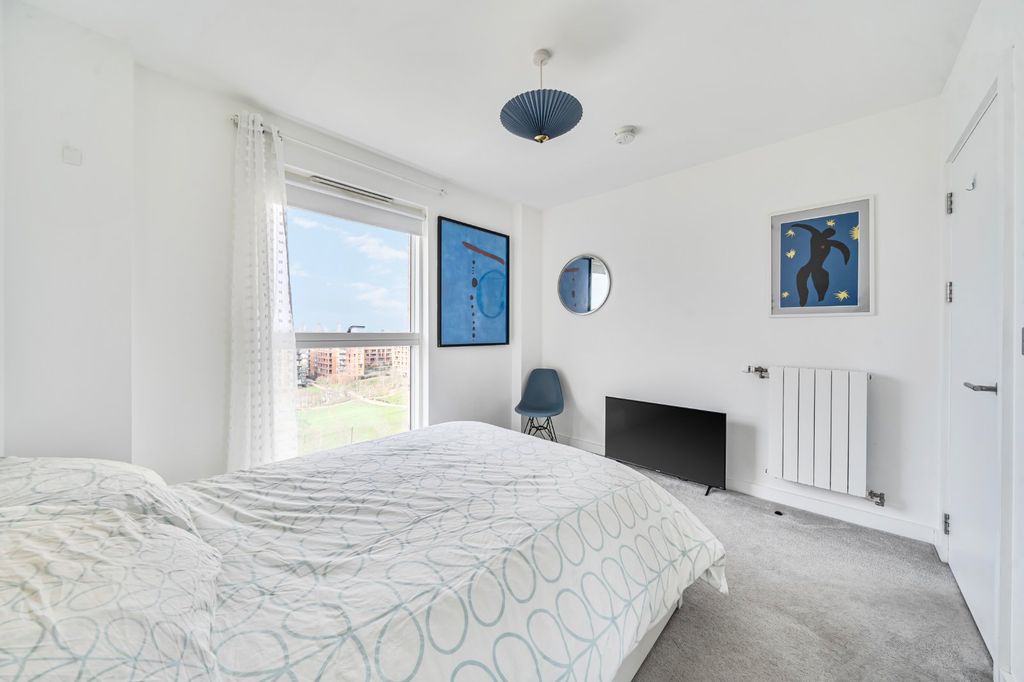 Property photo 3 of 16 Bedroom