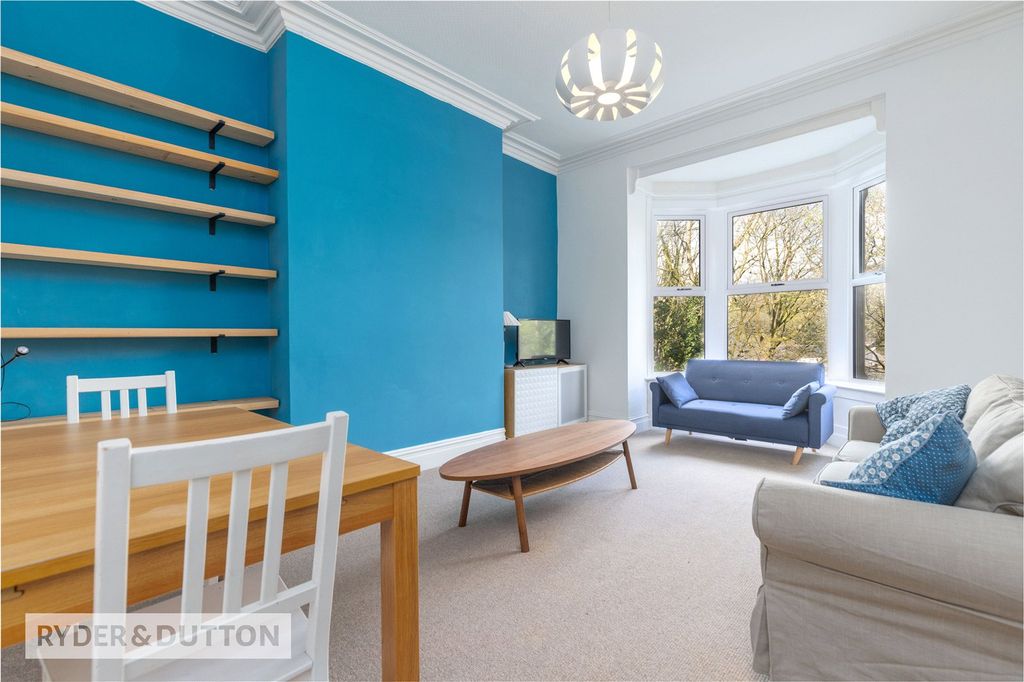 Property photo 2 of 27 Lounge