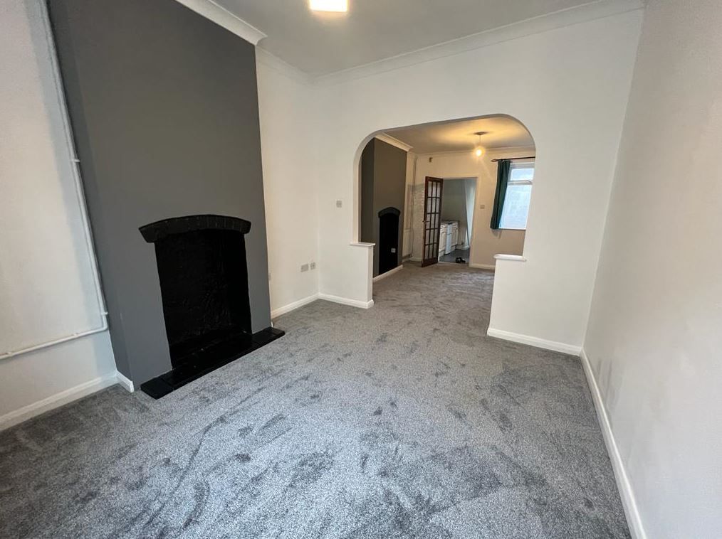 Property photo 1 of 7 Living Room