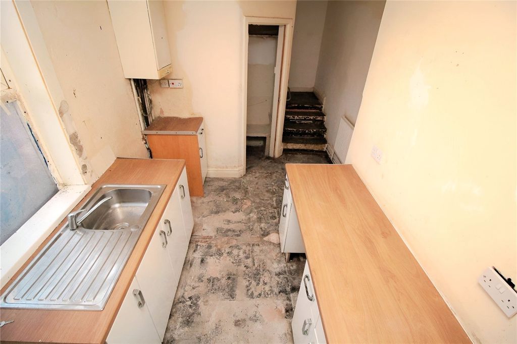 Property photo 2 of 12 Kitchen