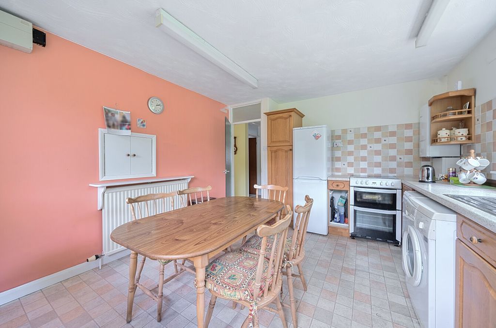 Property photo 3 of 21 3 - 1303254-10-683E04...