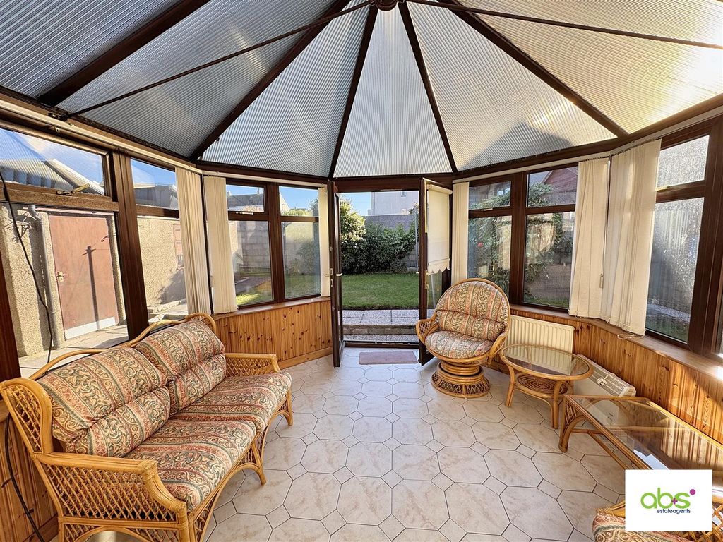 Property photo 3 of 22 Conservatory