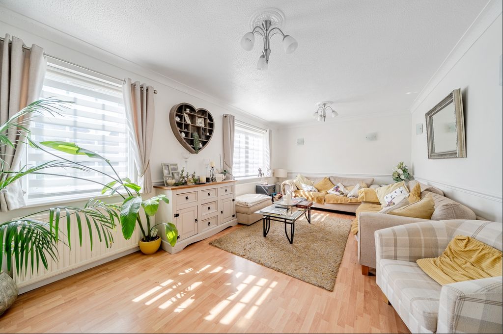 Property photo 2 of 11 Picture No. 15