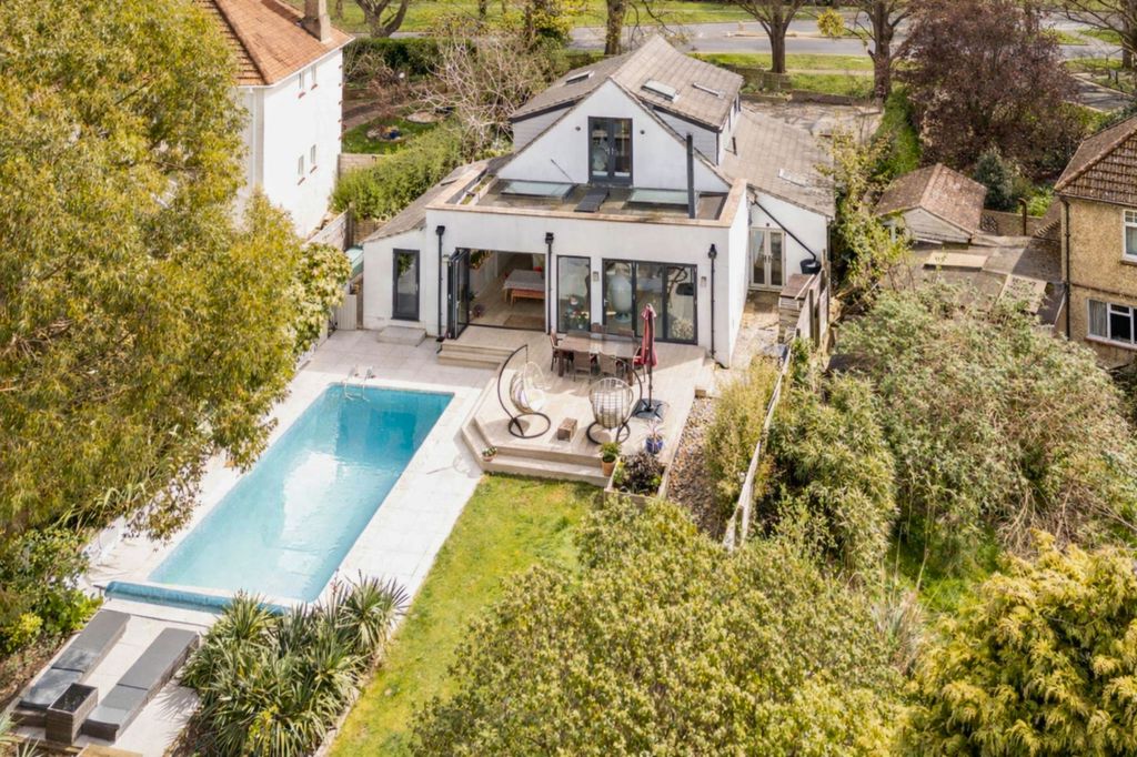 Property photo 1 of 34