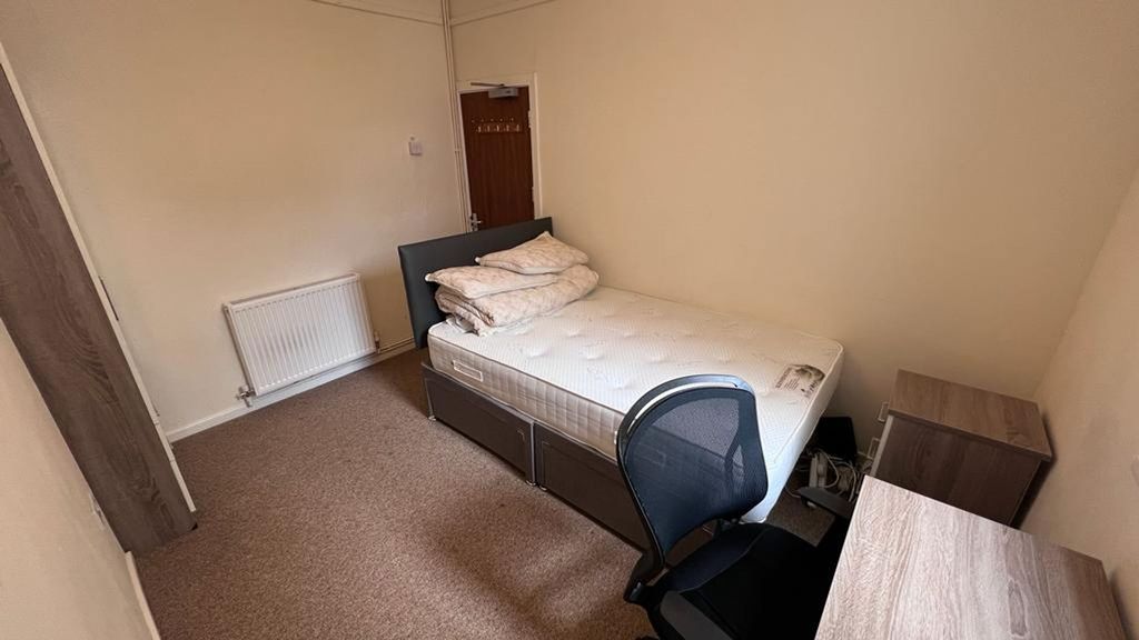 Property photo 2 of 8