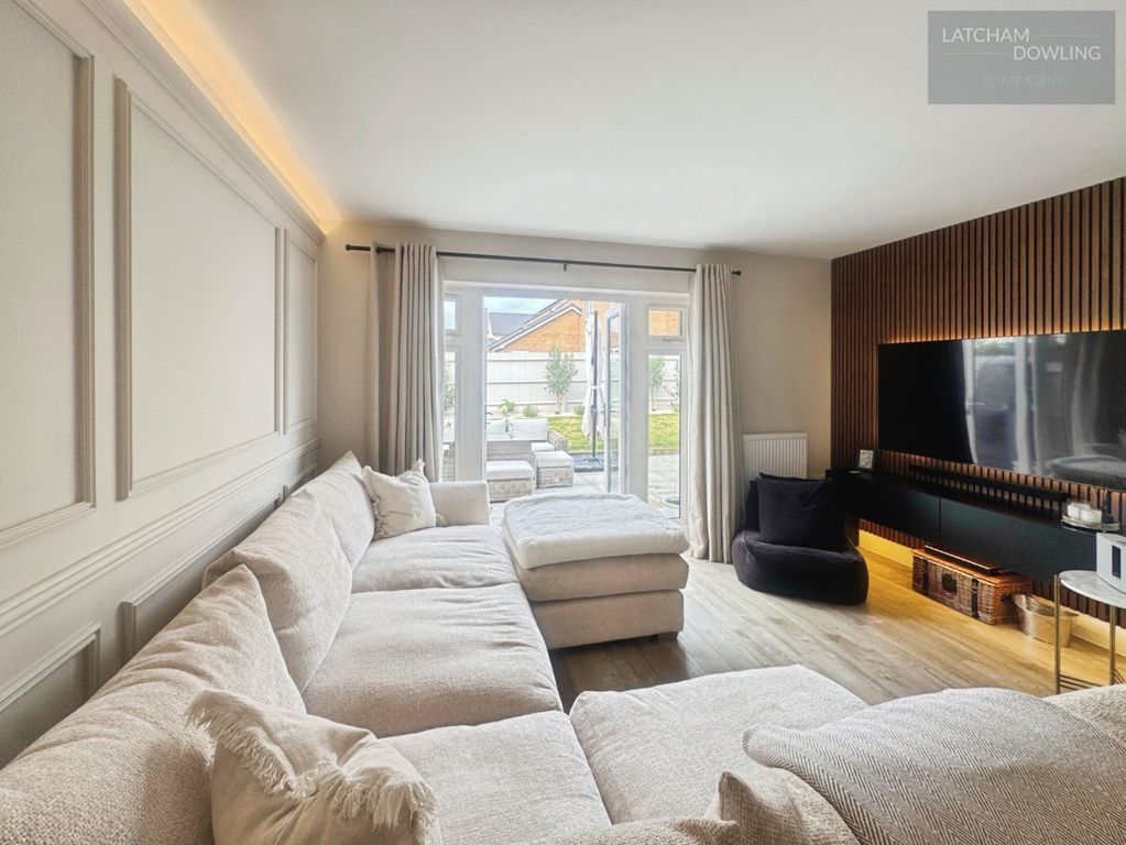 Property photo 2 of 19 Pbox-Living_Room-331242.Jpg