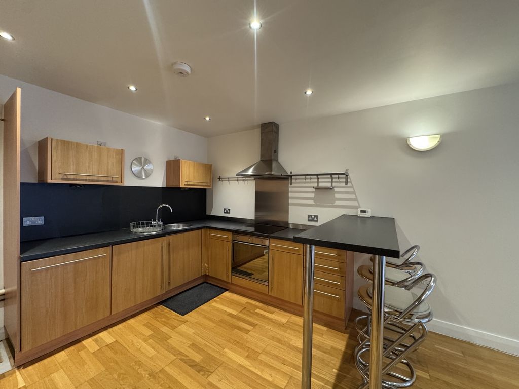 Property photo 2 of 8 Image00002