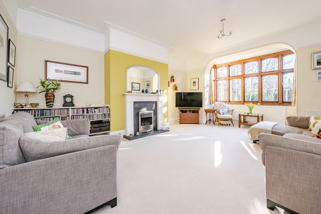 Property photo 2 of 25