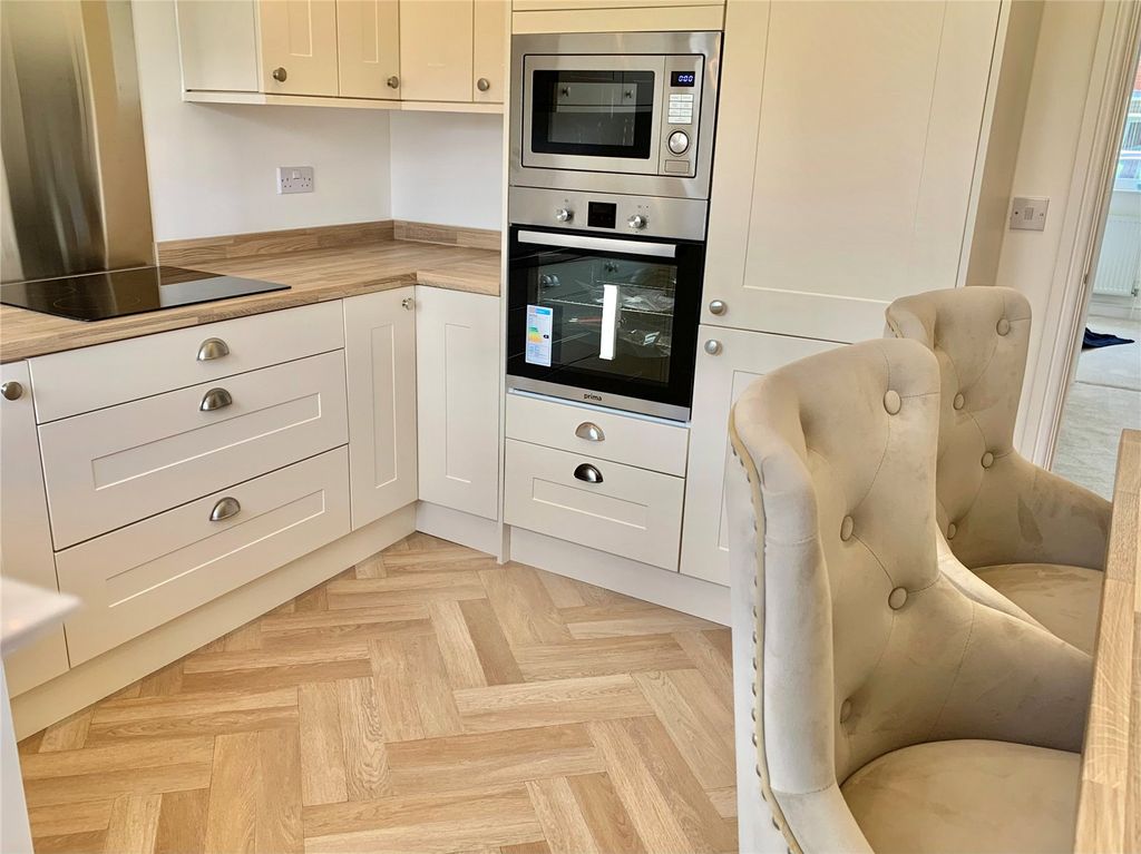 Property photo 2 of 16 Breakfast Kitchen