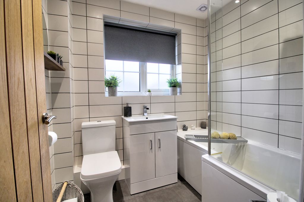 Property photo 2 of 16 Img_1723_4_5_Interior 4