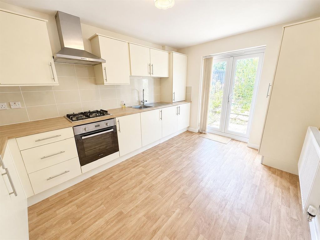 Property photo 2 of 9 Kitchen