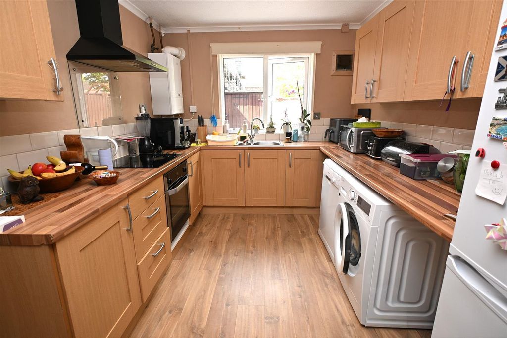 Property photo 3 of 10 Kitchen/ Diner