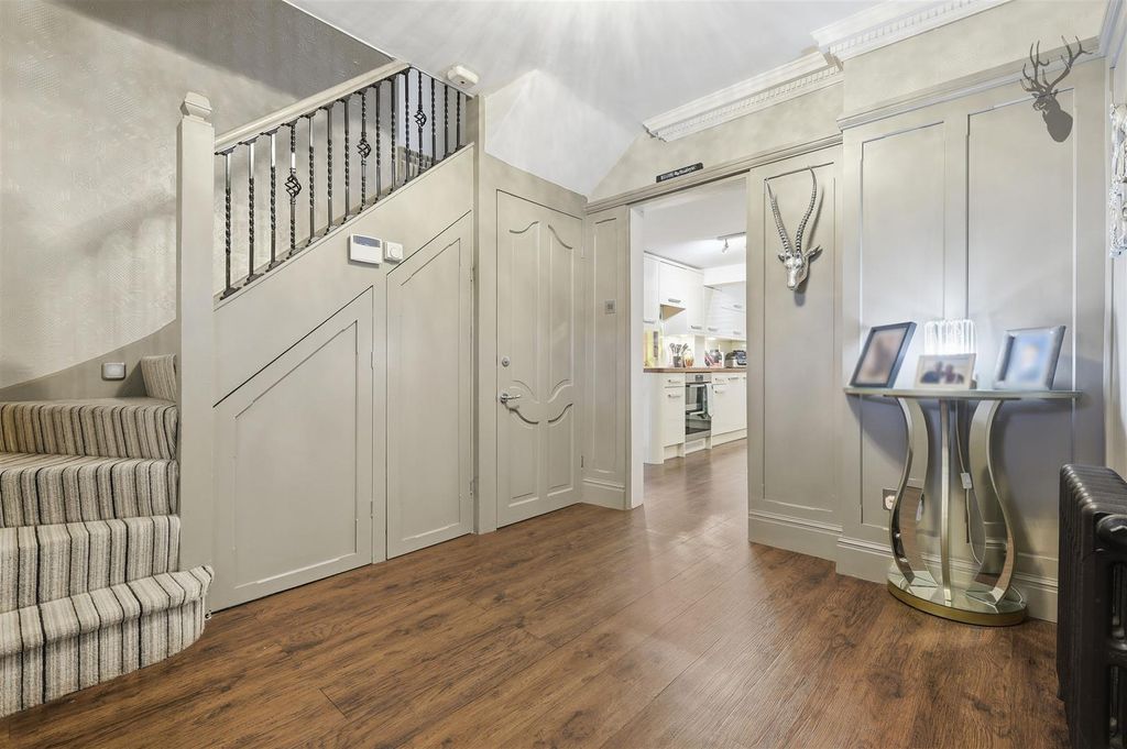 Property photo 2 of 33