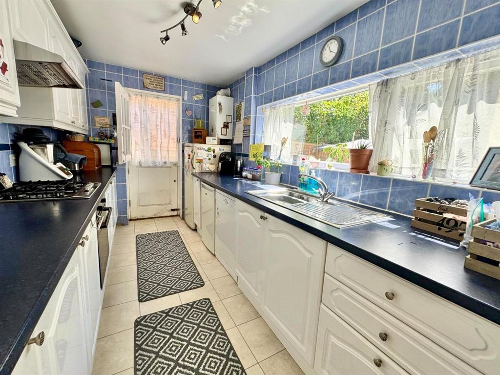 Property photo 2 of 23 Kitchen