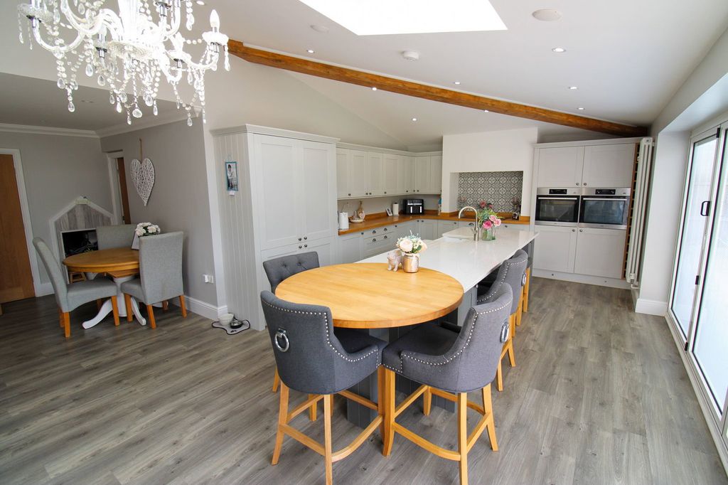 Property photo 3 of 25