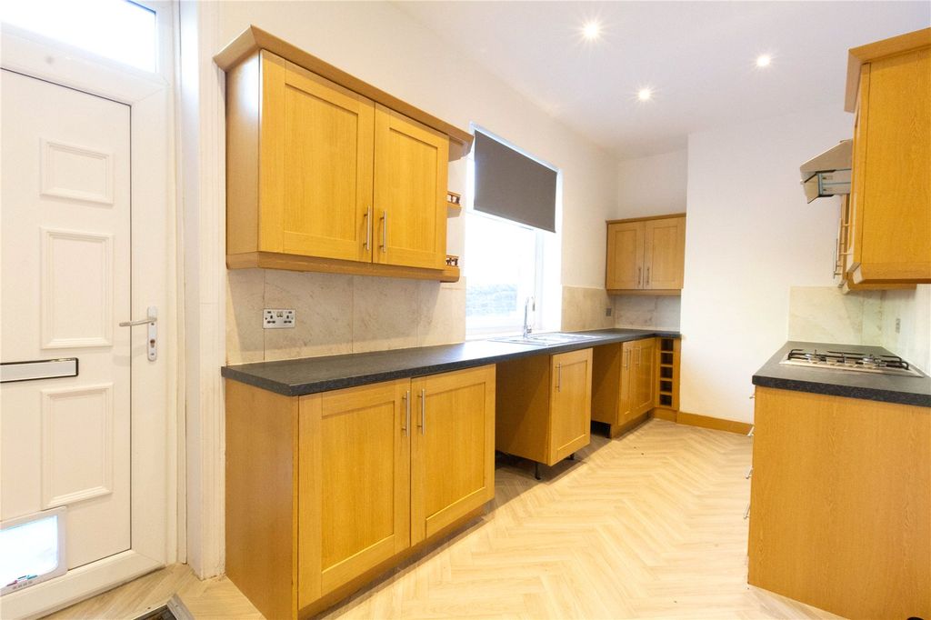 Property photo 3 of 18 Kitchen