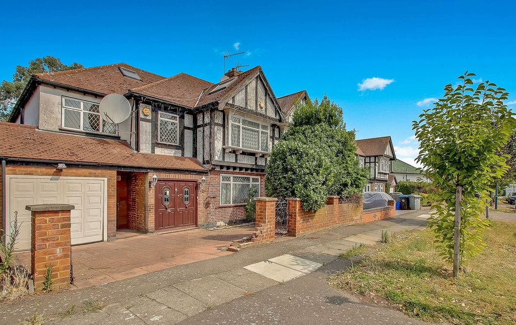 Property photo 2 of 25