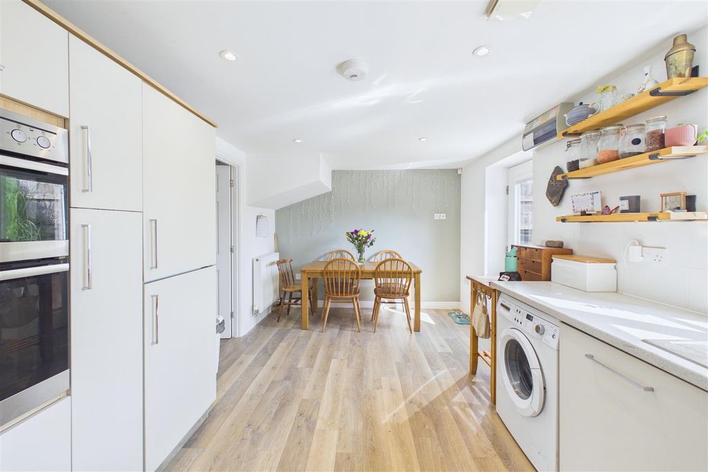 Property photo 2 of 21 Kitchen/Diner