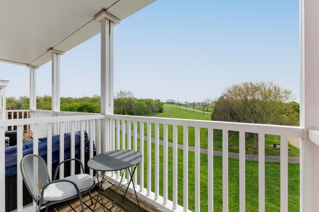 Property photo 2 of 35 Ivy Gate