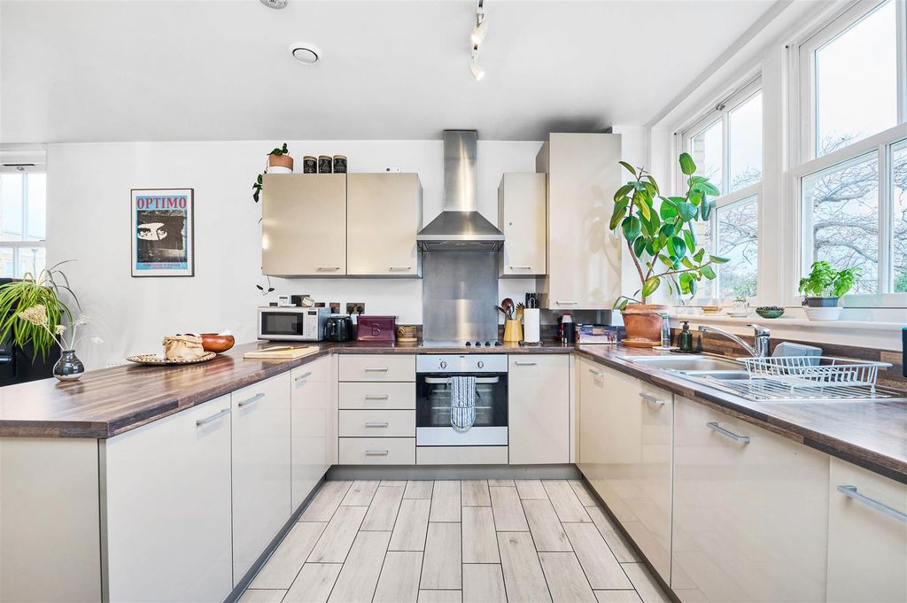 Property photo 3 of 19 Asr_-_Spencer_House__Chambers_Park_Hill__Sw20_0Nx_