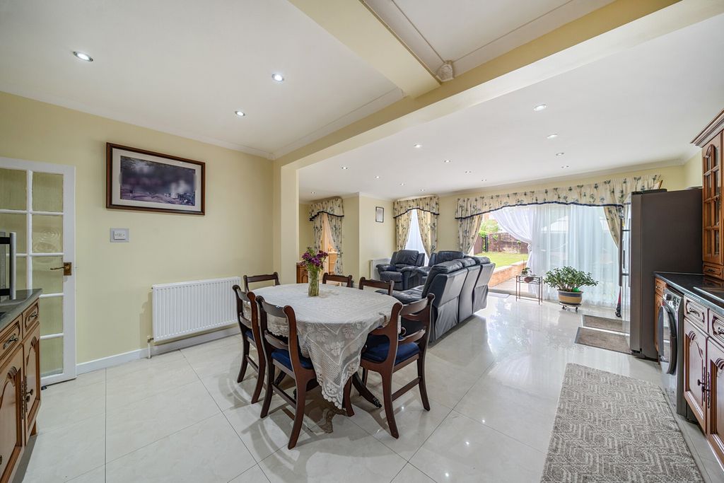 Property photo 2 of 24 1298133-10-68370F...